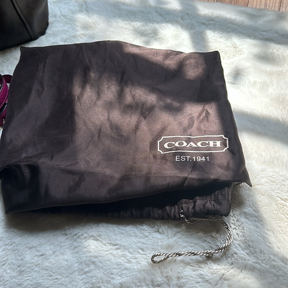Coach brown shoulder bag with accompanying shoulder/crossbody strap & dust bag - Picture 12 of 12